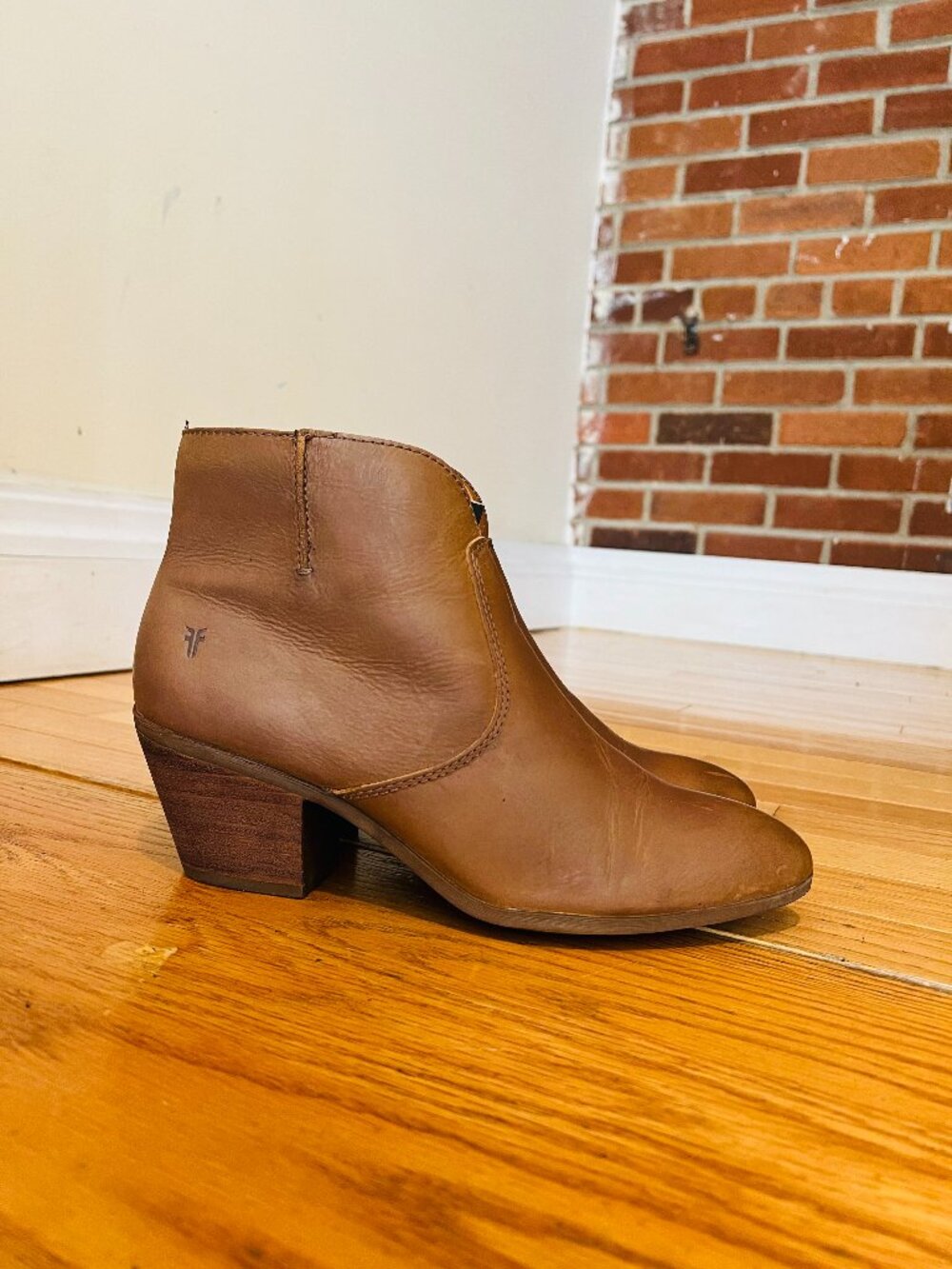 Frye Jennifer Cognac Leather Bootie Boots 9 M